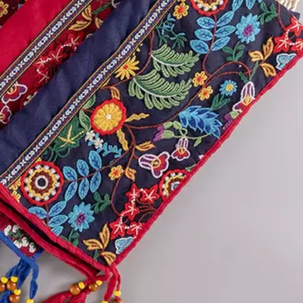 Embroidered scarfs - Picture 4 of 10